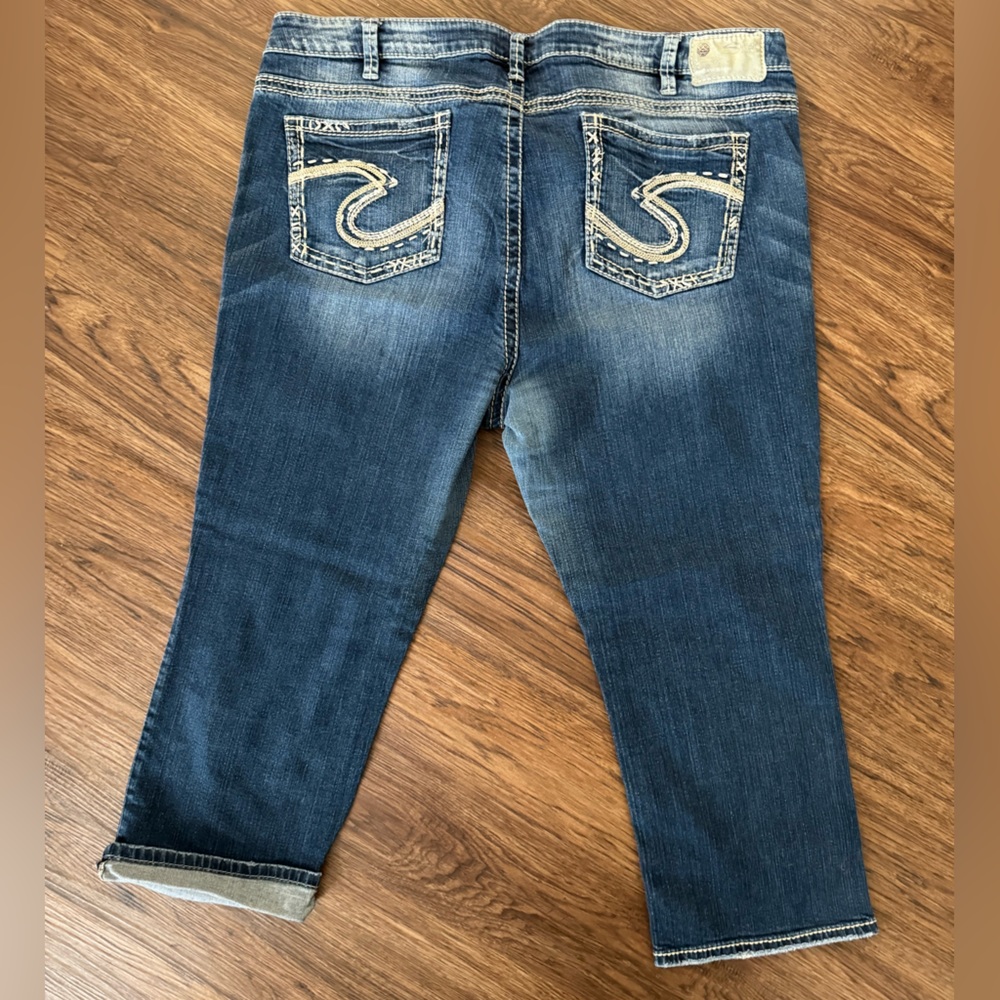 Silver brand capris size 24 - great condition!